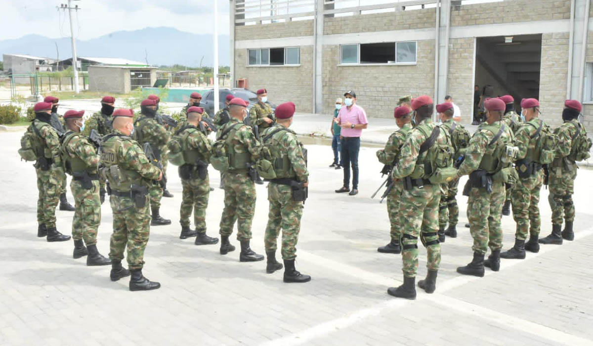 Ejército patrulla la ciudad para controlar 'ola' criminal