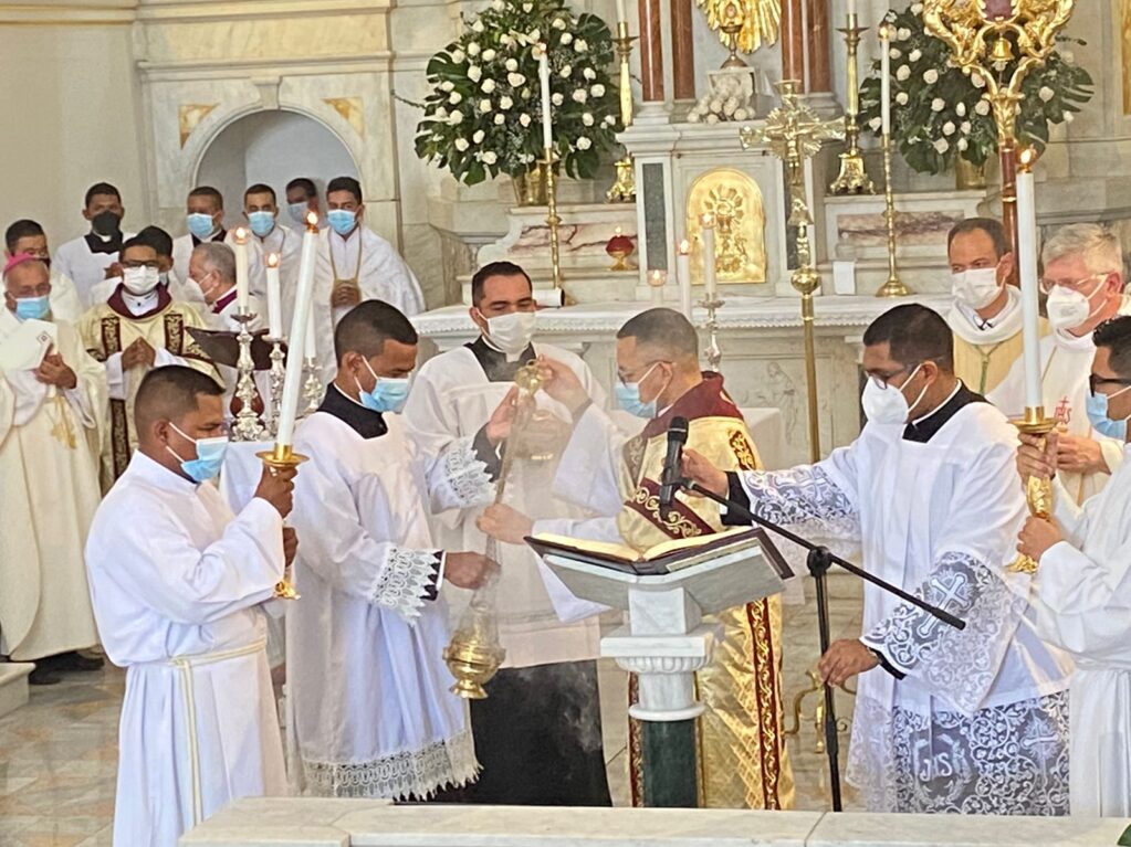 Se posesiona nuevo Obispo de Santa Marta
