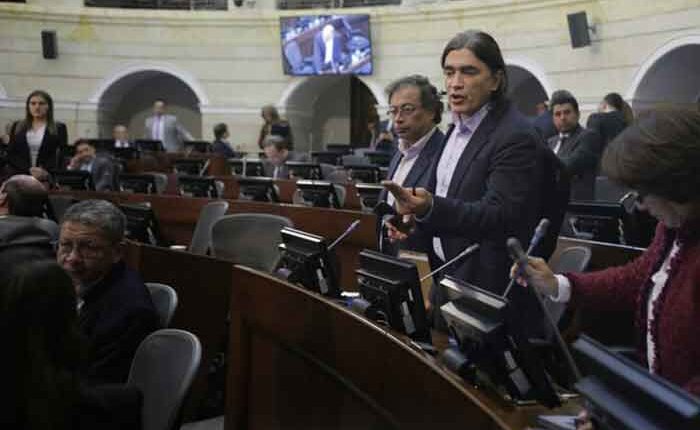 “Me vale huevo el cargo”: senador Bolívar sobre la segunda vicepresidencia