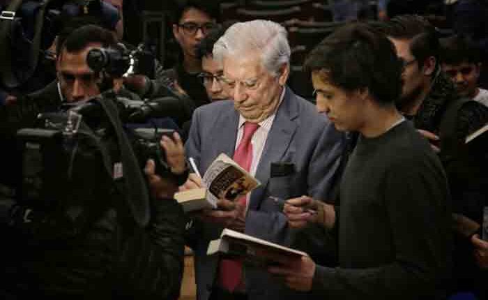 Mario Vargas Llosa supera el Covid