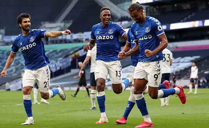 Yerry Mina se destaca en triunfo de Everton 