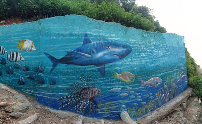 Así luce el mural artístico en la playa de Pescaíto